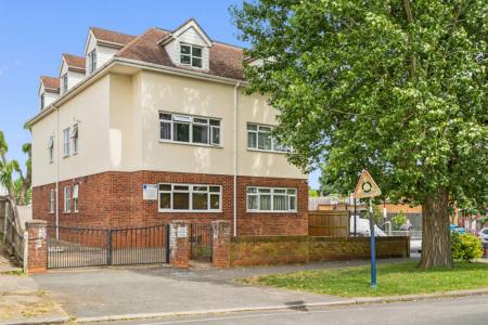 2 bedroom Apartment to let in Shaftesbury Avenue, South Harrow, Harrow, HA2