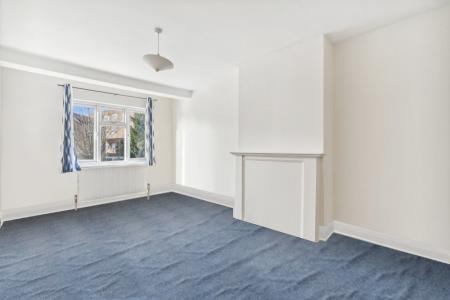 2 bedroom Flat to let in High Road, Harrow Weald, Harrow, HA3