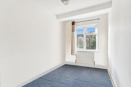 2 bedroom Flat to let in High Road, Harrow Weald, Harrow, HA3