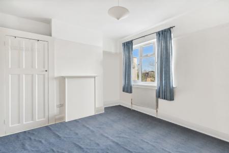 2 bedroom Flat to let in High Road, Harrow Weald, Harrow, HA3