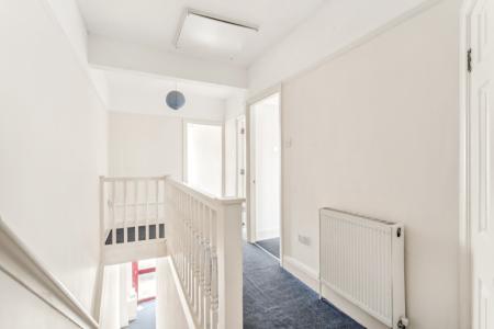 2 bedroom Flat to let in High Road, Harrow Weald, Harrow, HA3