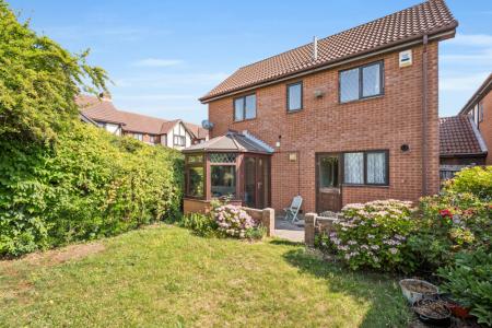 3 bedroom Detached house for sale in Ingram Gardens, Luton, LU2