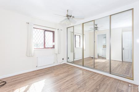 3 bedroom Detached house for sale in Ingram Gardens, Luton, LU2
