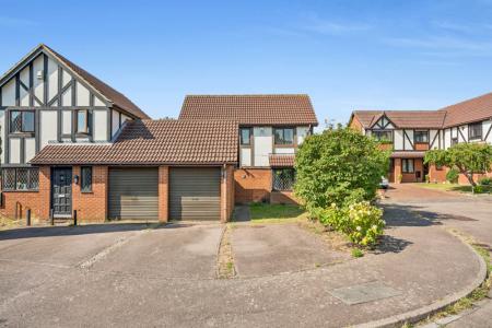 3 bedroom Detached house for sale in Ingram Gardens, Luton, LU2