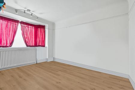 2 bedroom Flat for sale in Lowther Road, Queensbury, HA7