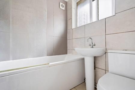 2 bedroom Flat for sale in Lowther Road, Queensbury, HA7