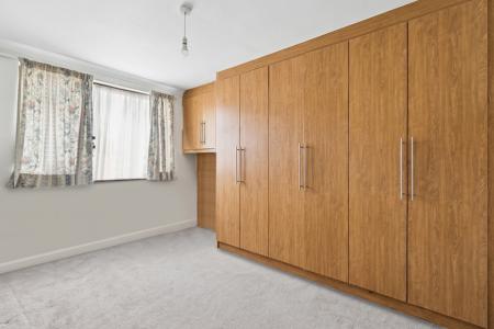 6 bedroom End of terrace house for sale in Fairway Avenue, Kingsbury, London, NW9