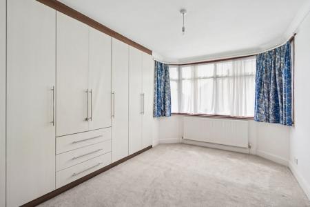 6 bedroom End of terrace house for sale in Fairway Avenue, Kingsbury, London, NW9