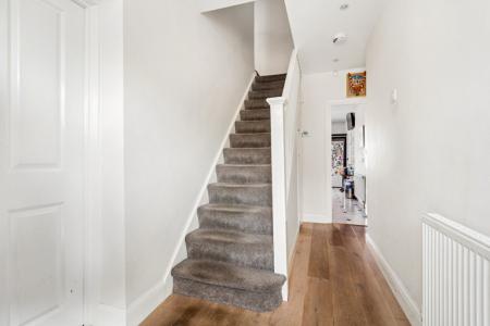 6 bedroom End of terrace house for sale in Fairway Avenue, Kingsbury, London, NW9