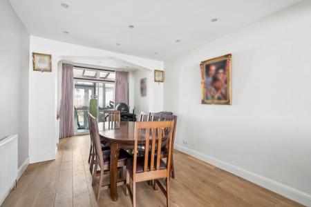 6 bedroom End of terrace house for sale in Fairway Avenue, Kingsbury, London, NW9