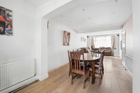 6 bedroom End of terrace house for sale in Fairway Avenue, Kingsbury, London, NW9