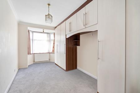 6 bedroom End of terrace house for sale in Fairway Avenue, Kingsbury, London, NW9