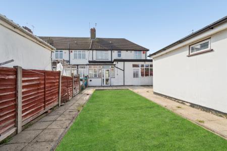 6 bedroom End of terrace house for sale in Fairway Avenue, Kingsbury, London, NW9