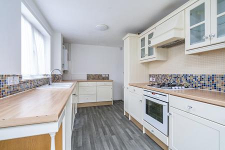 2 bedroom Terraced House to let in Myrtleside Close, Northwood, HA6