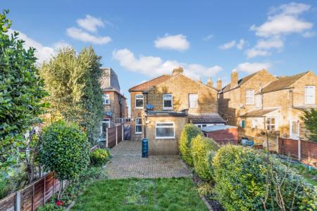 3 bedroom Semi-detached house to let in Queens Road, Feltham, TW13