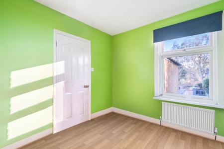 3 bedroom Semi-detached house to let in Queens Road, Feltham, TW13