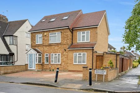 5 bedroom Detached house for sale in Westfield Gardens, Kenton, Harrow, HA3