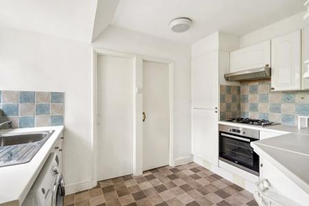 2 bedroom Flat to let in Roe End, Roe Green Village, Kingsbury, NW9