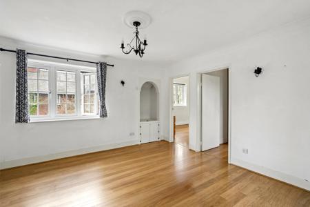 2 bedroom Flat to let in Roe End, Roe Green Village, Kingsbury, NW9