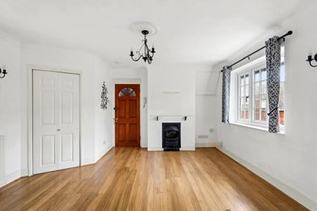 2 bedroom Flat to let in Roe End, Roe Green Village, Kingsbury, NW9