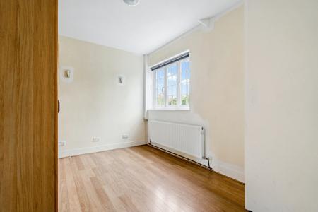 2 bedroom Flat to let in Roe End, Roe Green Village, Kingsbury, NW9