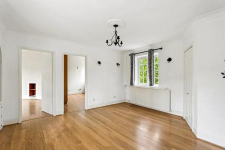 2 bedroom Flat to let in Roe End, Roe Green Village, Kingsbury, NW9