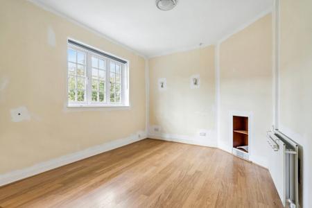 2 bedroom Flat to let in Roe End, Roe Green Village, Kingsbury, NW9