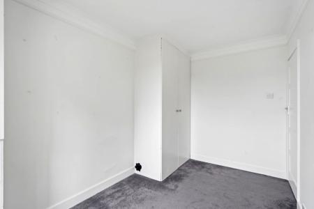 2 bedroom Flat to let in Beverley Drive, Queensbury, HA8