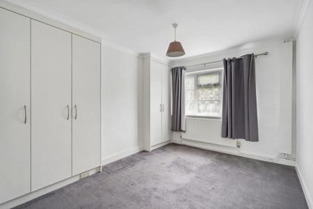 2 bedroom Flat to let in Beverley Drive, Queensbury, HA8