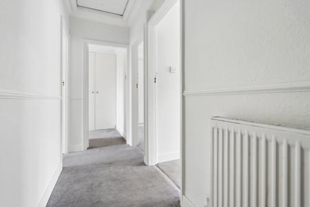 2 bedroom Flat to let in Beverley Drive, Queensbury, HA8