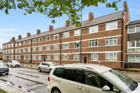 2 bedroom Flat to let in Beverley Drive, Queensbury, HA8