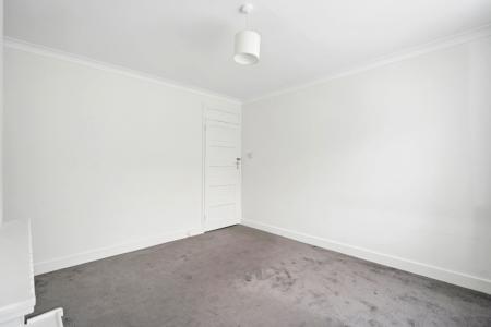 2 bedroom Flat to let in Beverley Drive, Queensbury, HA8