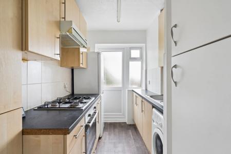 2 bedroom Flat to let in Beverley Drive, Queensbury, HA8