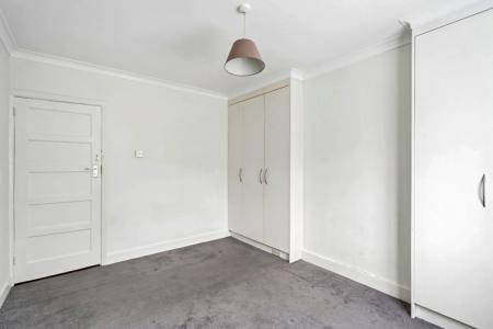 2 bedroom Flat to let in Beverley Drive, Queensbury, HA8