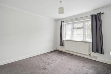 2 bedroom Flat to let in Beverley Drive, Queensbury, HA8