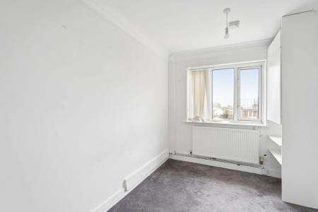 2 bedroom Flat to let in Beverley Drive, Queensbury, HA8