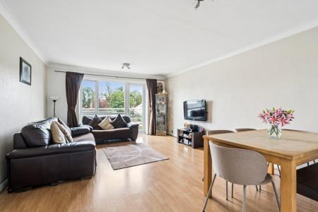 2 bedroom Flat for sale in Whitchurch Lane, Edgware, HA8
