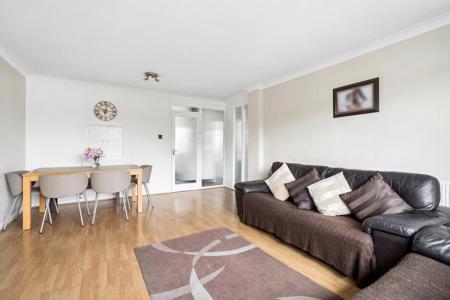 2 bedroom Flat for sale in Whitchurch Lane, Edgware, HA8