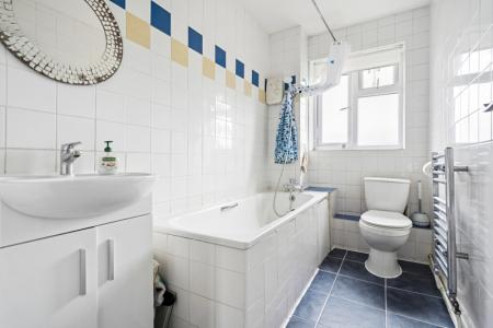 2 bedroom Flat for sale in Whitchurch Lane, Edgware, HA8