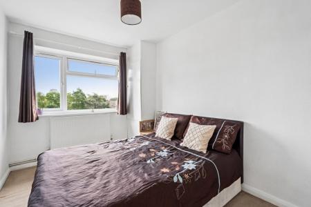 2 bedroom Flat for sale in Whitchurch Lane, Edgware, HA8