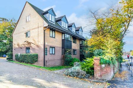 2 bedroom Apartment to let in 177 Hagden Lane, Watford, WD18