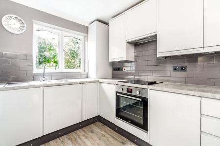 2 bedroom Apartment to let in 177 Hagden Lane, Watford, WD18