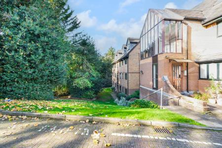 2 bedroom Apartment to let in 177 Hagden Lane, Watford, WD18