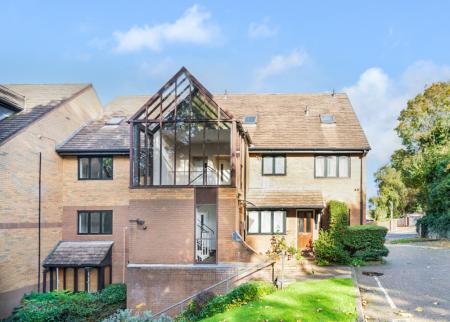 2 bedroom Apartment to let in 177 Hagden Lane, Watford, WD18