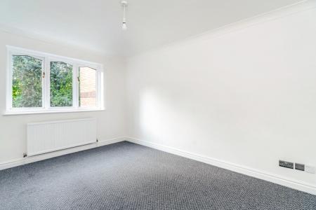 2 bedroom Apartment to let in 177 Hagden Lane, Watford, WD18