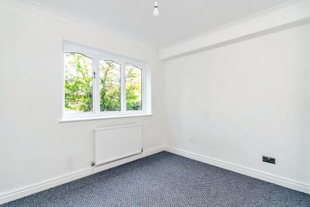 2 bedroom Apartment to let in 177 Hagden Lane, Watford, WD18