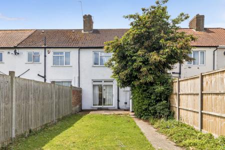 3 bedroom Terraced House to let in Shrewsbury Avenue, Kenton, Harrow, HA3