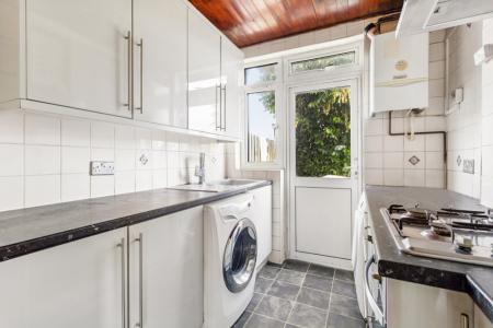 3 bedroom Terraced House to let in Shrewsbury Avenue, Kenton, Harrow, HA3