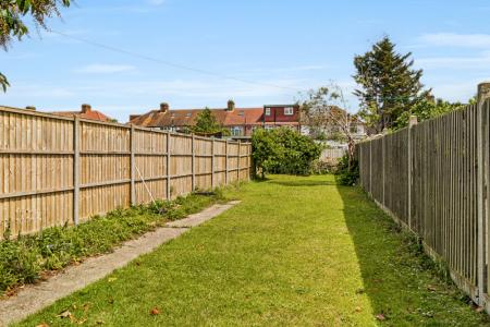 3 bedroom Terraced House to let in Shrewsbury Avenue, Kenton, Harrow, HA3