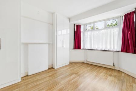 3 bedroom Terraced House to let in Shrewsbury Avenue, Kenton, Harrow, HA3
